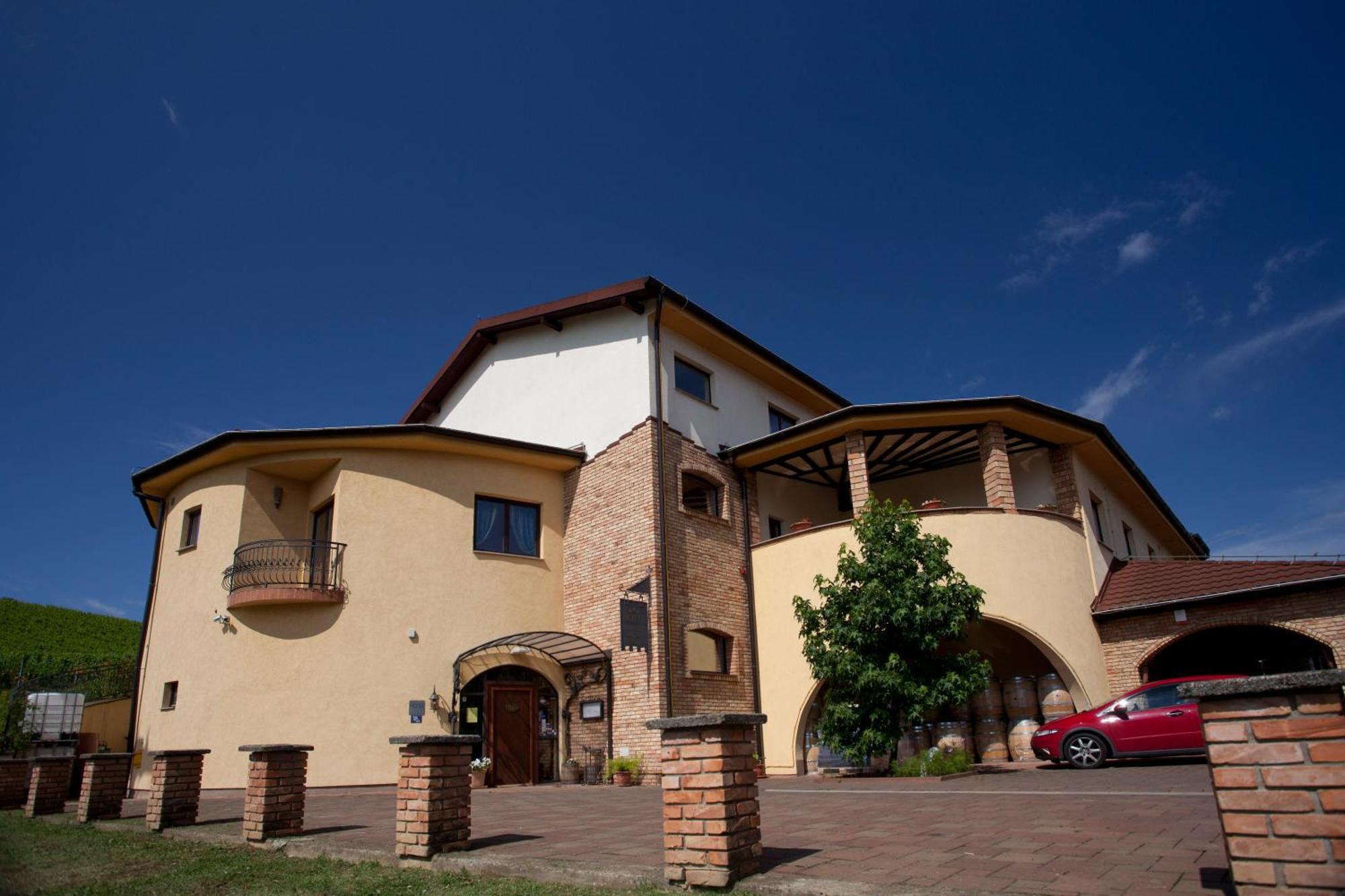 Stupnicki Dvori Winery Hotel Stupnik Brodski Exteriör bild