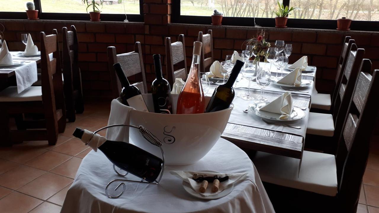 Stupnicki Dvori Winery Hotel Stupnik Brodski Exteriör bild