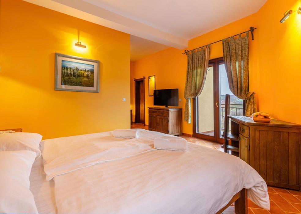 Stupnicki Dvori Winery Hotel Stupnik Brodski Exteriör bild