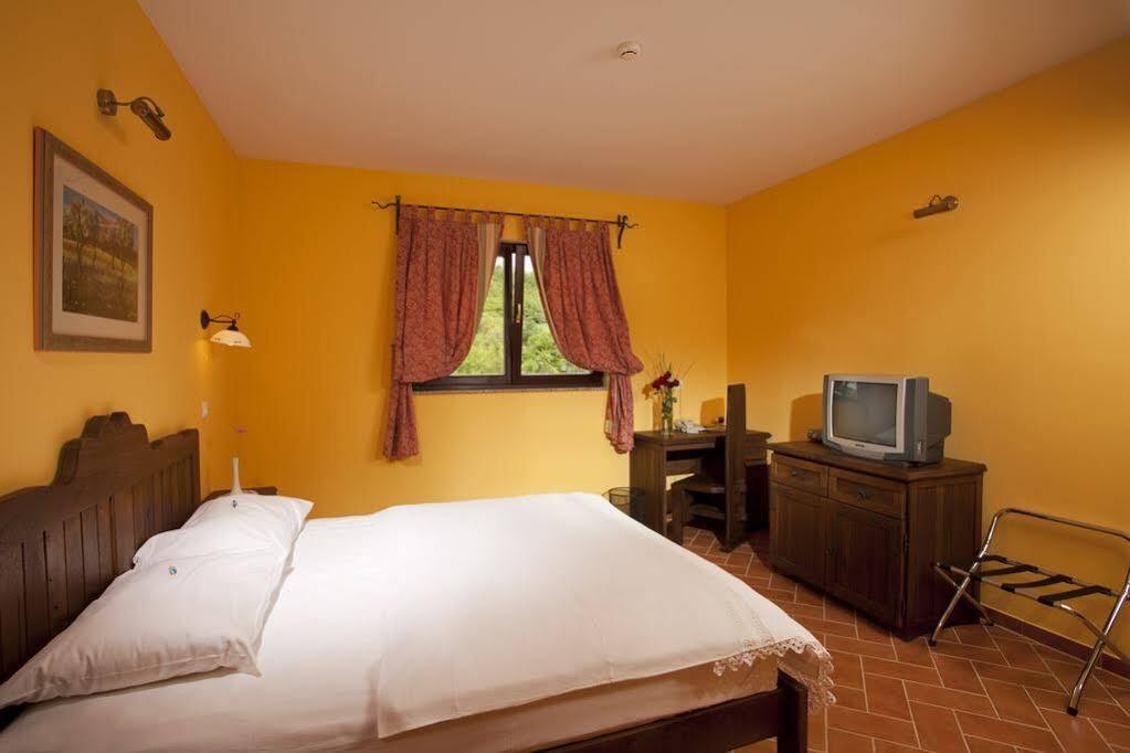 Stupnicki Dvori Winery Hotel Stupnik Brodski Exteriör bild